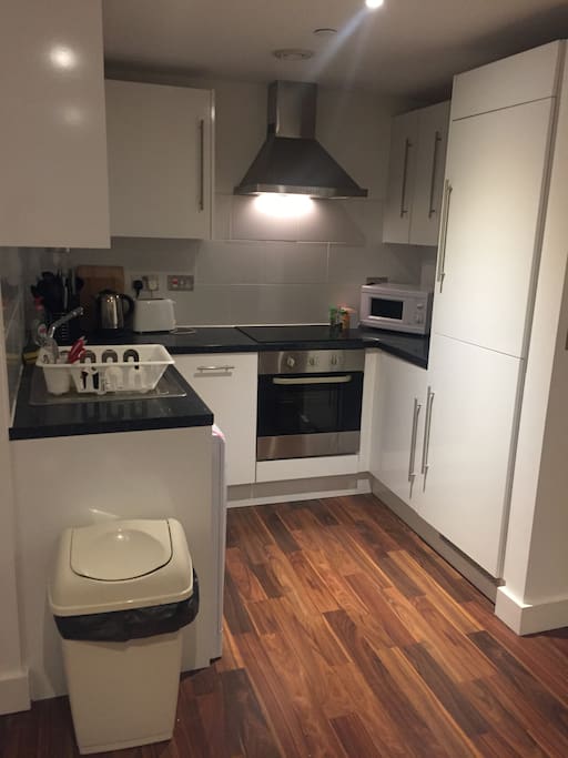 Fridge-freezer, microwave, oven for guest to enjoy. Cutlery and pots & pans all available
