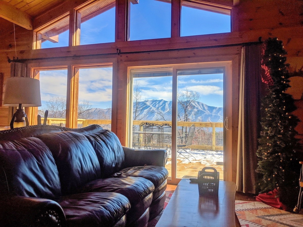 Pinewood Chalet Mountain View Extra Clean! Cabins for Rent in