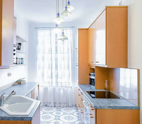 THREE apartments with good connection to center gallery image 3