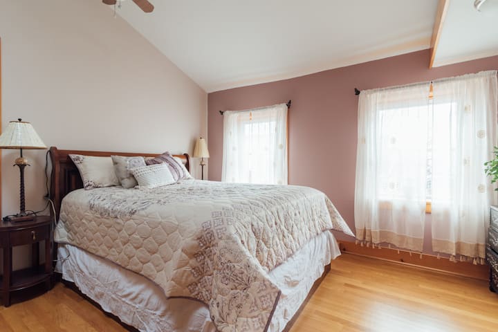 Dhomë gjumi në katin e 3-të me krevat dopio "