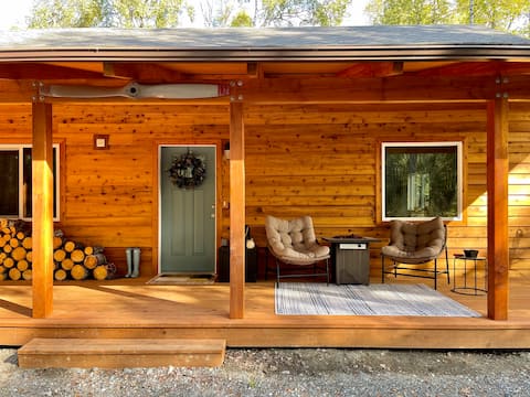 Top Airbnb: Cozy Cabin in the Woods in Talkeetna