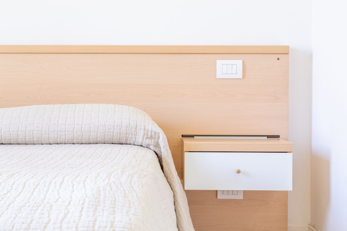 Guide to the best airbnbs in Sirmione Lake Garda, Italy. Beautiful apartments, houses with lake view, private pool or beach access. Plus tips on how to get to Sirmione, the best airport for Lake Garda and other essential travel tips for Italy. #largodigarda | Where To Stay In Lake Garda | Best Hotels In Sirmione Italy | Places To Visit In Sirmione Italy | Italy Travel Guide | Sirmione italy things to do | Sirmione Italy Beautiful Places | Grand Hotel Terme Sirmione | Sirmione Lake Garda Hotels  | Where To Stay In Lake Garda | Best Hotels In Sirmione Italy | Best Airbnbs In Sirmione Italy