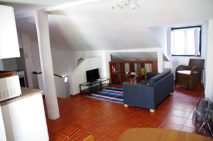 Lisbon Sloped Ceiling Apartment With Balcony - Campolide