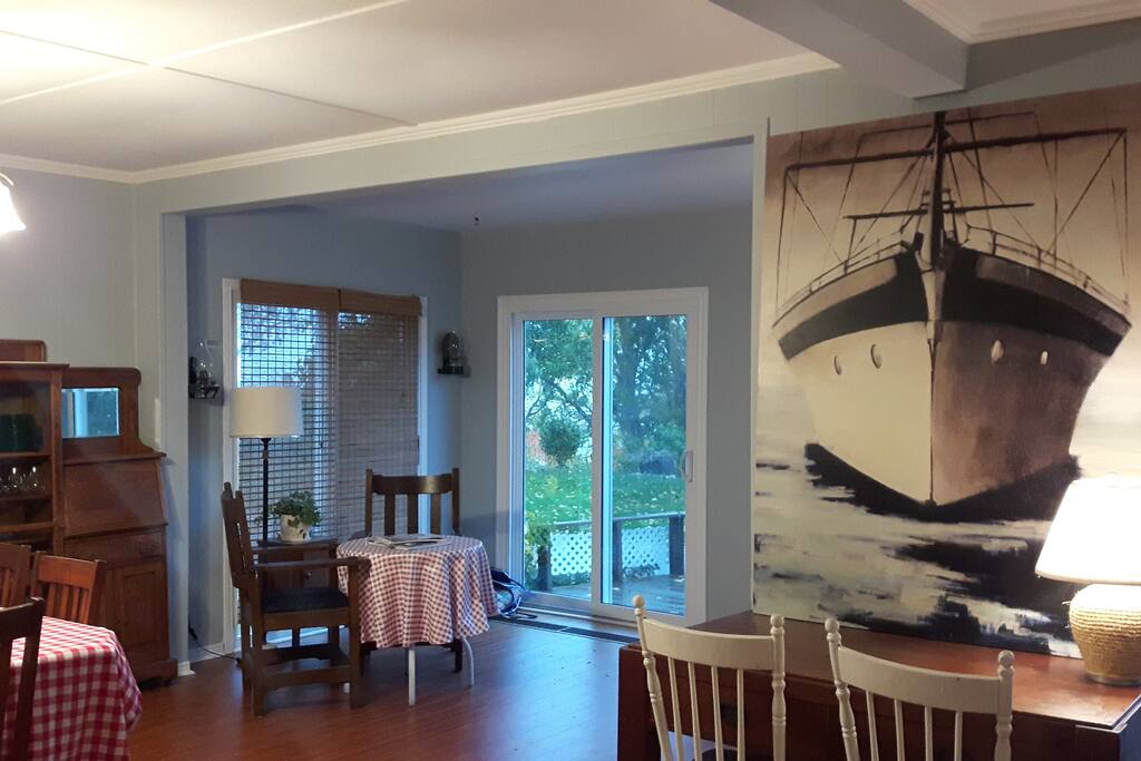 Living/dining area