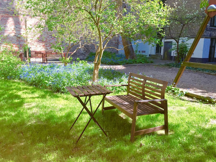 Have breakfast in the garden..