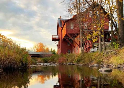 Historic Mill • Near Okemo • Fireplaces • Wi-Fi
