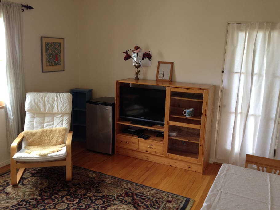 Sitting rm/Bedrm 2 mini fridge, TV w/chromecast