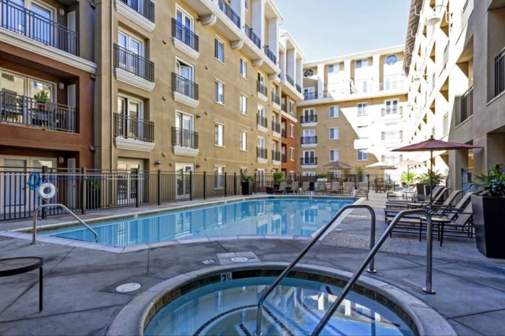 Guest Access to Hot Tub, Heated Pool & BBQ Grills in Courtyard!
