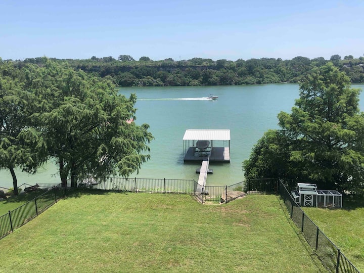 Charming Lakefront Home On Lake Travis - Spicewood, TX