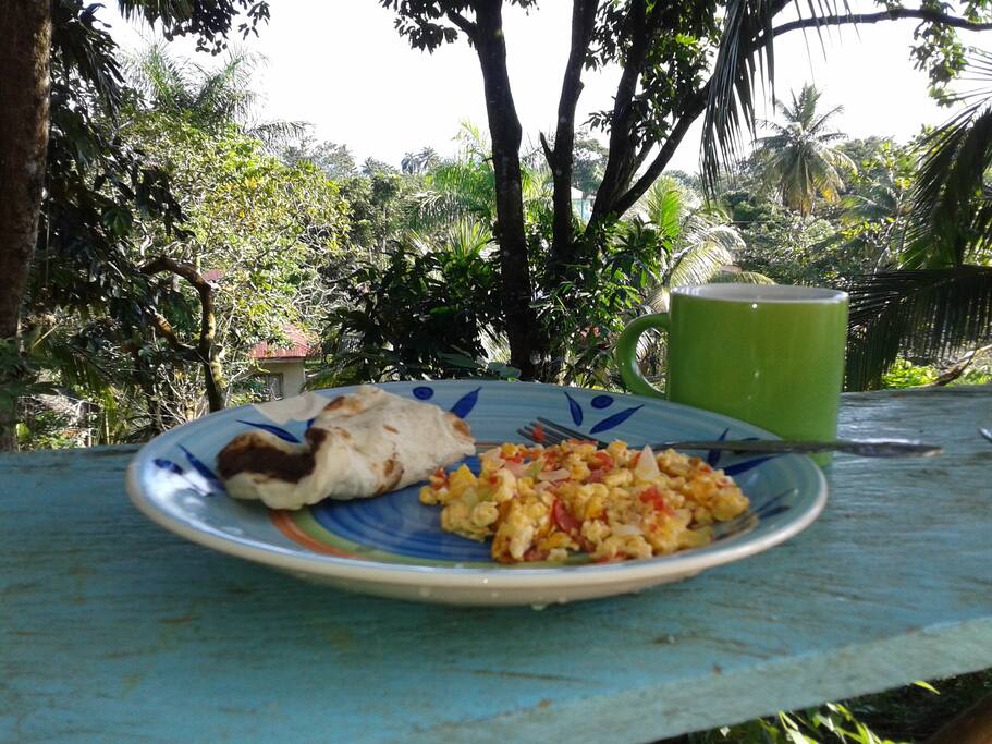 Un delicioso desayuno y una vista al mar espectacular!
