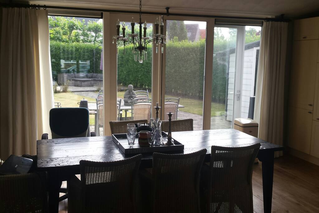 Eetkamer in open keuken