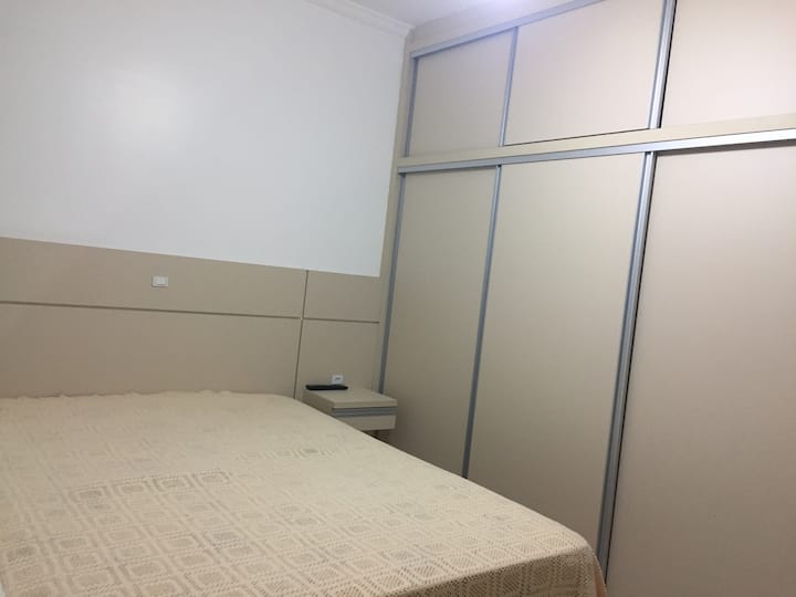 جناح يضم غرفة نوم 
