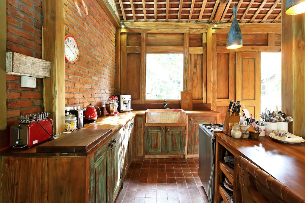 The kitchen is solid teak, made from parts of an old Javanese house. Cooker is state of the art Italian.
Z to