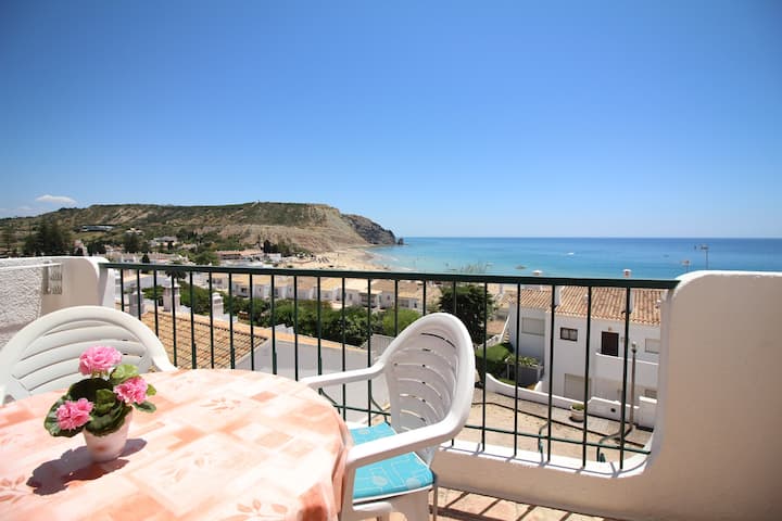 Casa Cyrille-Sea view (3 walking mts to the beach)