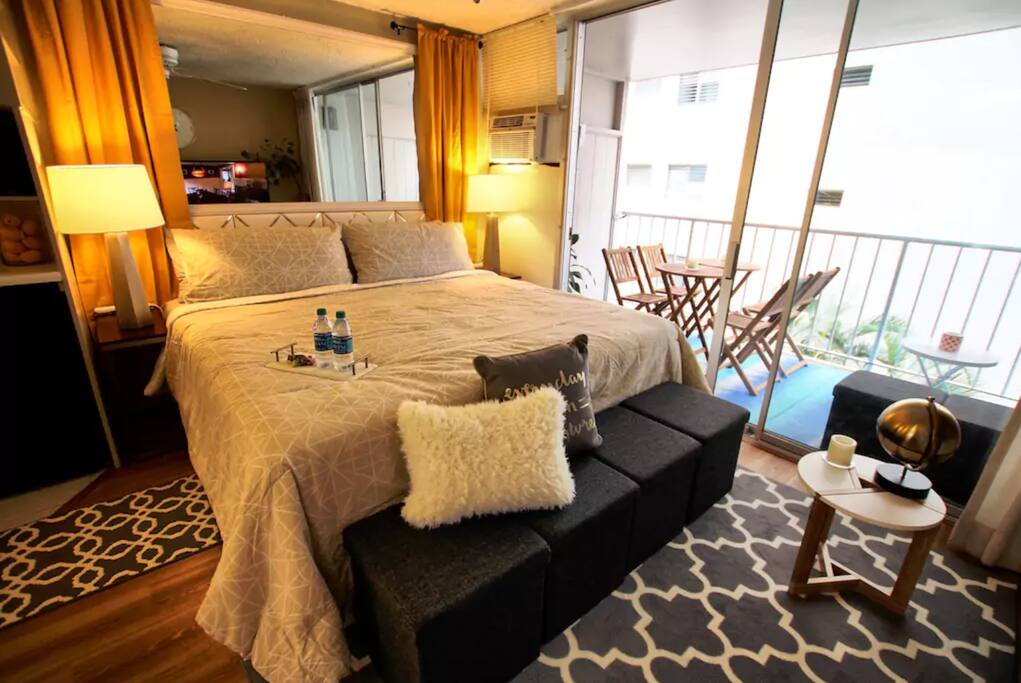 The largest bed: King size bed with memory form top gives you a deep sleep.