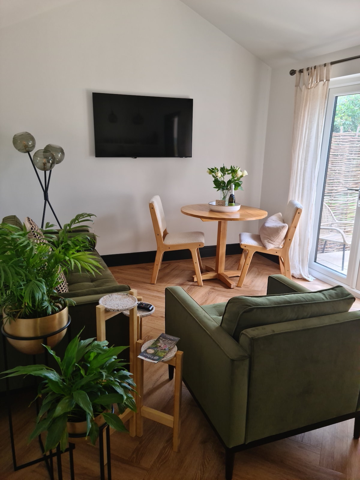 Top performing Airbnb: Luxury Seaside Cabin New Forest in New Milton