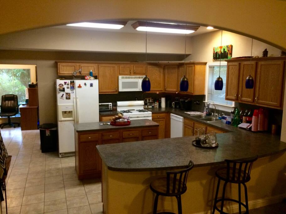 Plenty of space to entertain you and your guests. Fix a few cocktails before you go out and explore.