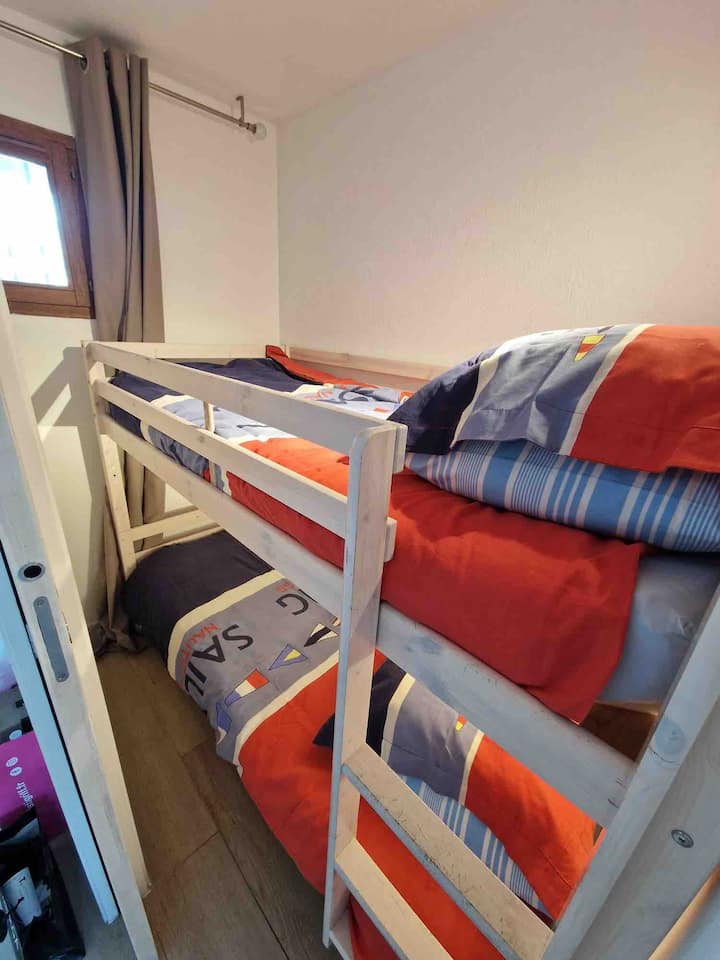 Segundo dormitorio cabina con 2 camas de 90x200