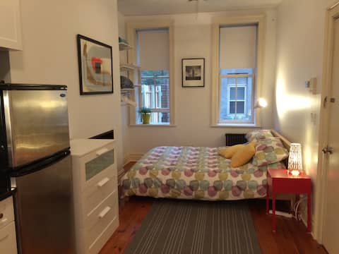 Cozy Studio Minutes to NY in Historic Neighborhood