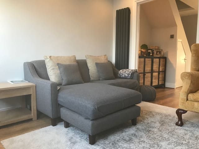 Stunning Single nr Station, Parking, Sky Tv &WiFi