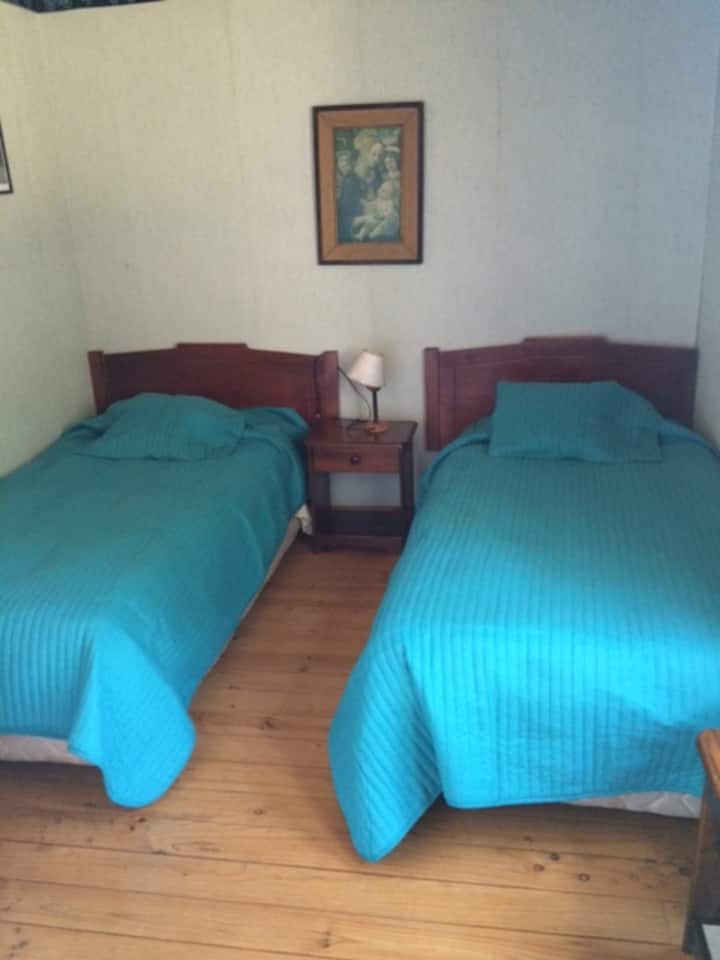 一楼的卧室，非常适合行动不便的人士