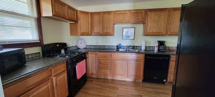 The Lariat House. 2 bed Cheerful farm house style