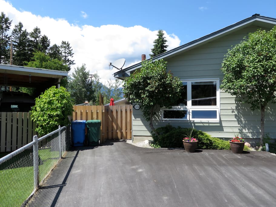 Front gate entrance | B suite