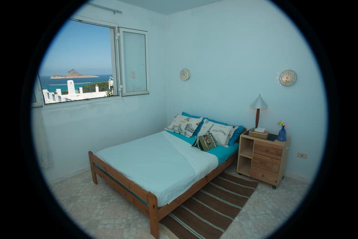 Bedroom with sea view 