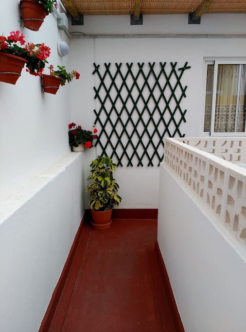 Entrada independiente al
atico/apartamento