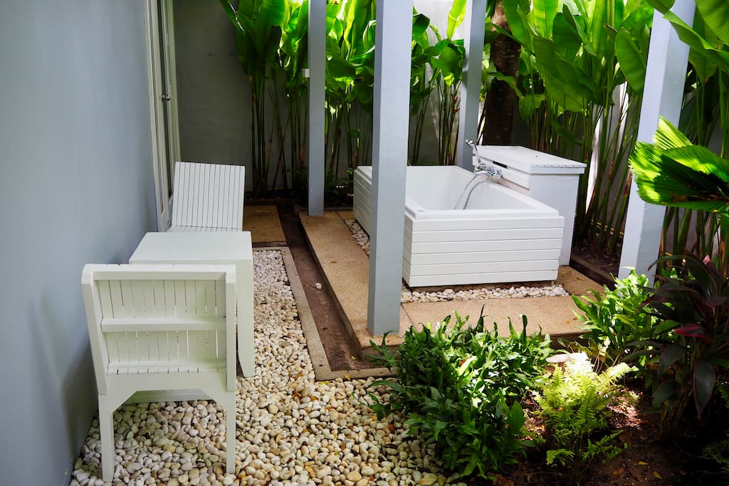 Family Room Outdoor Bathtub
