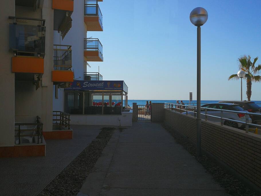 Acceso privado y directo a la playa