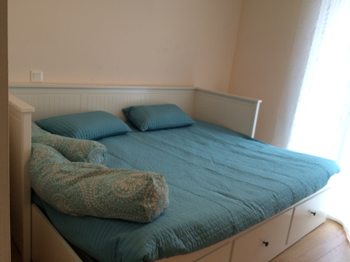 cama gygogne habitación pequeña
