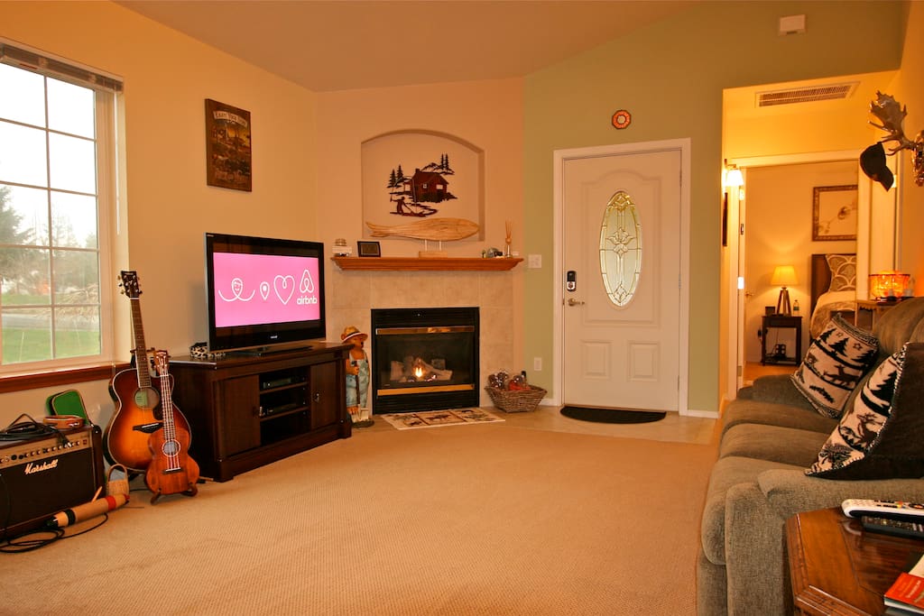 Put your feet up on the recliner sofa...Willow tree visual is amazing especially when the deer are grazing.