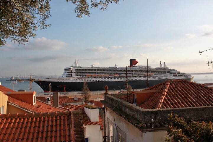 Stunning 100 M2 terrace in ALFAMA gallery image 3