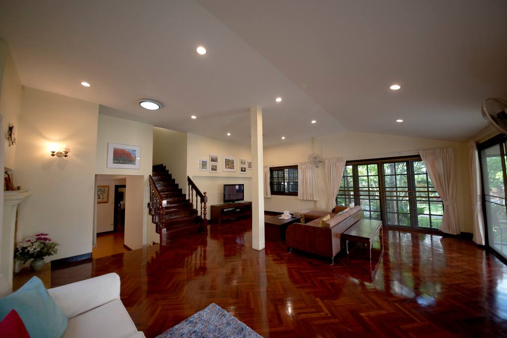 Spacious living room on the 1st floor