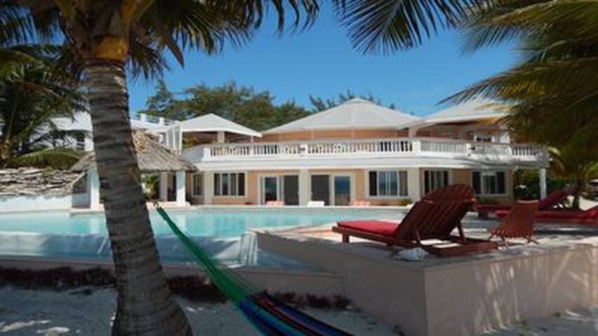 Casa Redonda Luxury 8 bdrm oceanfront private home gallery image 2