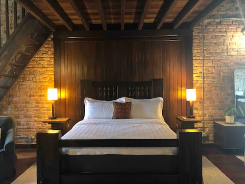 Hundred Year Old Heritage Shophouse (Loft)