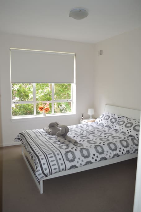 Bright room with lefty outlook