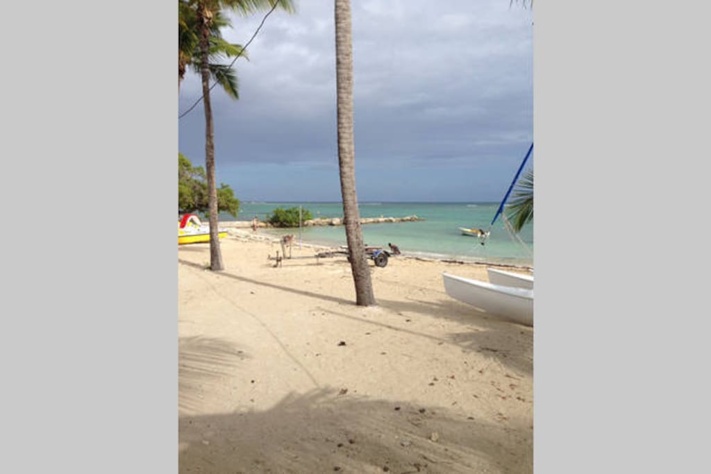Plage avec activités nautiques a 500m