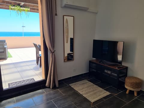 Top Airbnb: beautiful beachfront apartment in Sausset Les Pins