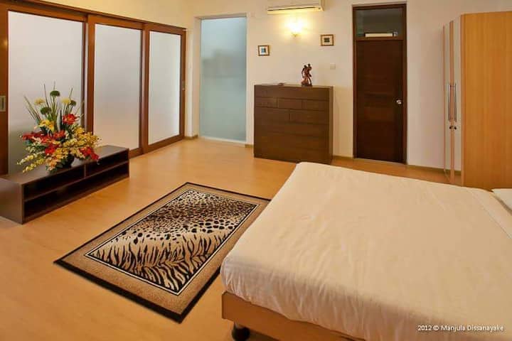 غرفة النوم الرئيسية 