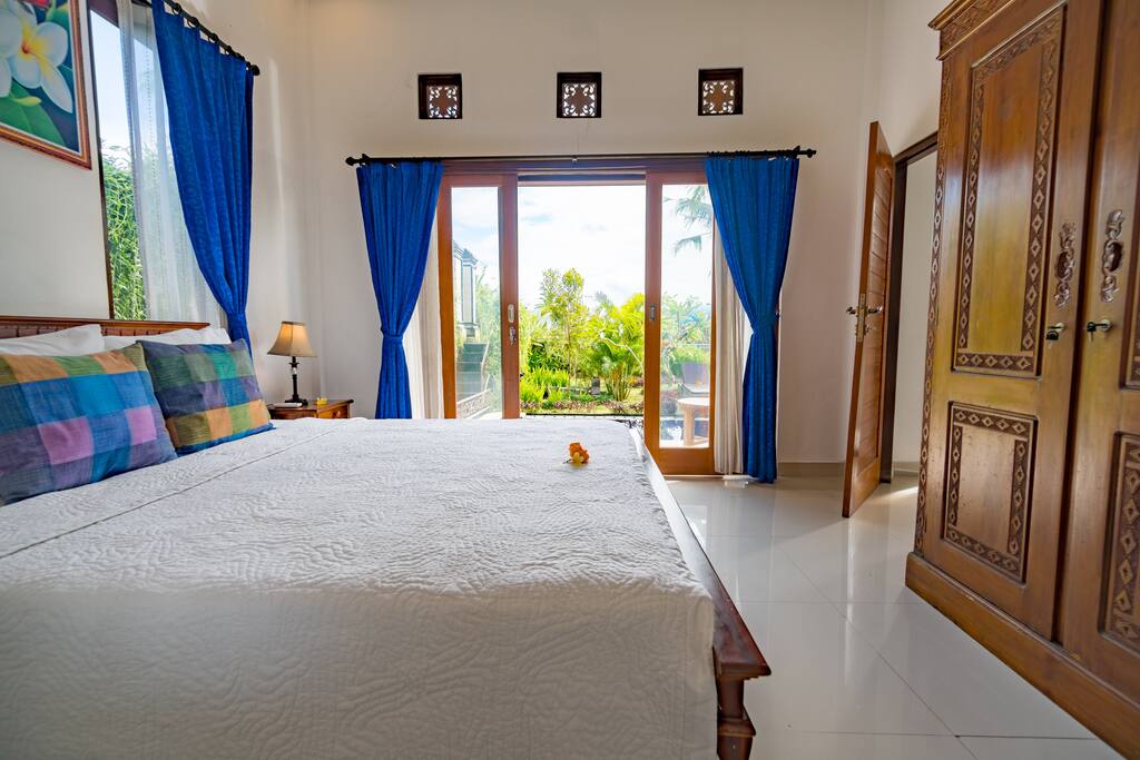 Ground floor bedroom with ensuite bathroom