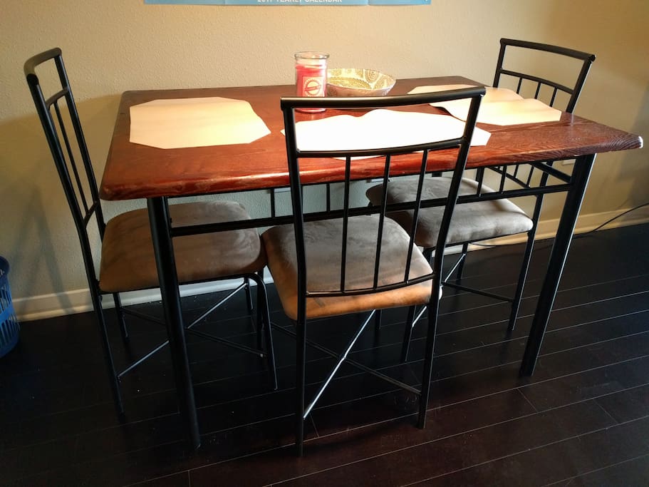 Breakfast/dining nook