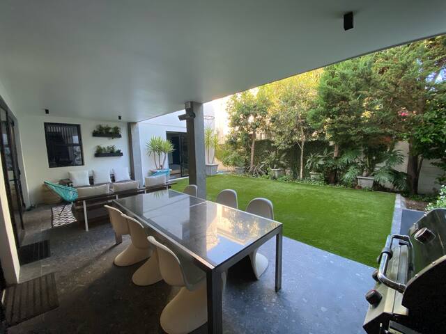 Boutique modern 4bdrms + garden off Kloof St gallery image 4