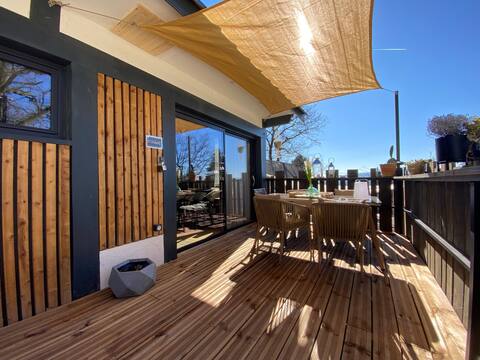 Contemporary cottage with pool and terrace