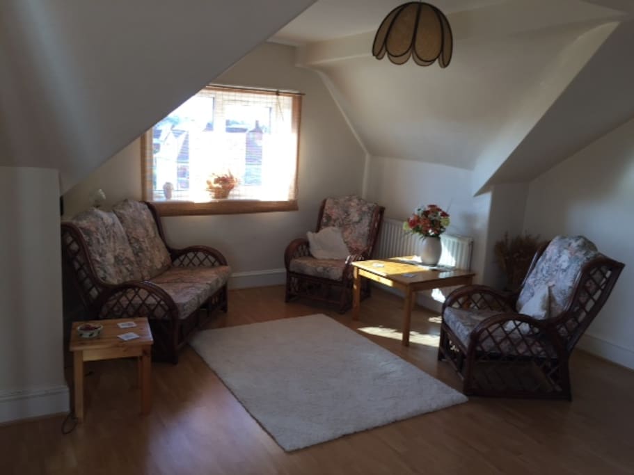 A spacious lounge area....