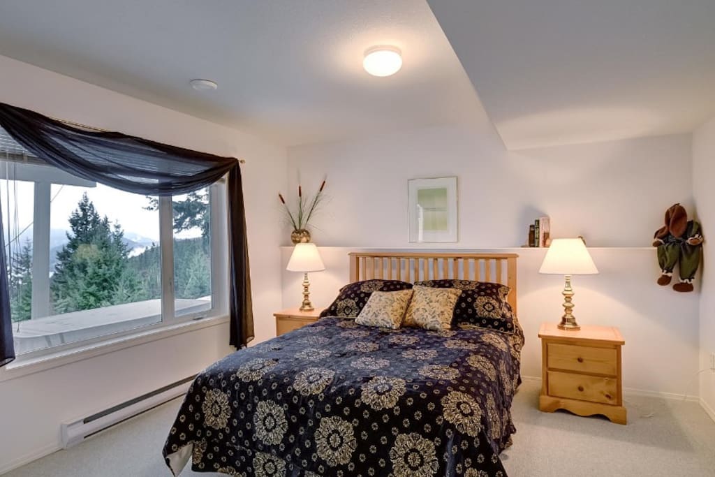 Bedroom #3 with lake view