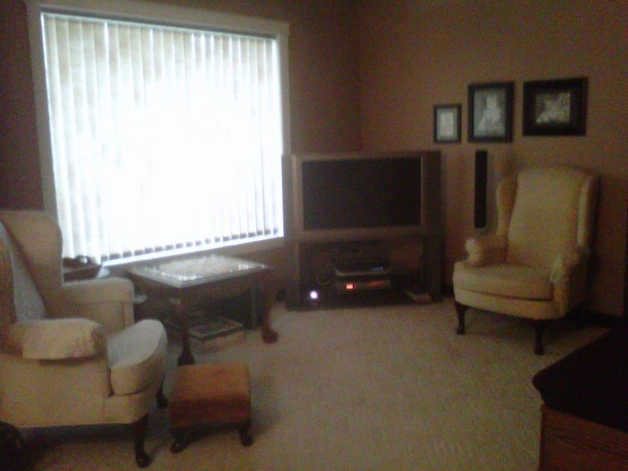 Quiet, well lit sitting area. Cable TV too