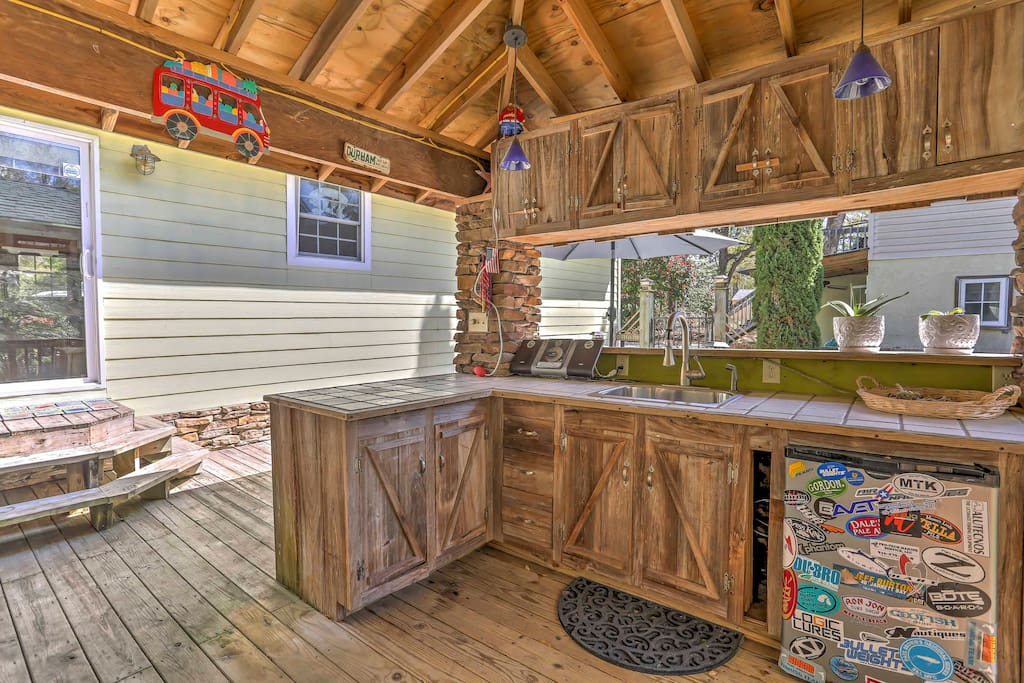 Complete with a mini fridge, sink, and microwave, this outdoor bar can handle many of your cooking needs.