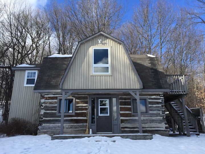 The Trails Retreat (Private Cabin) Cabins for Rent in Mono, Ontario